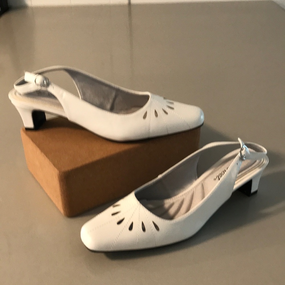 Easy Street Catie White Slingback Pump 8.5